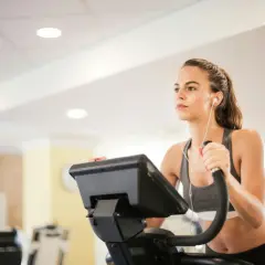 Cardio na bieżni: 70% HRmax i spalaj tłuszcz jak pro!