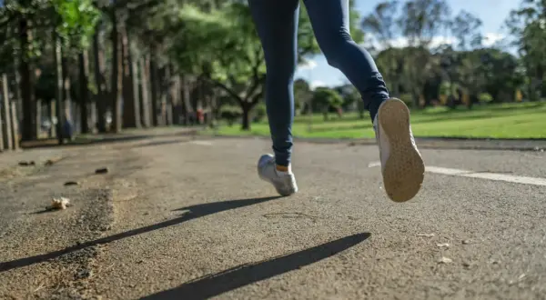 Plan biegania dla początkujących: 8 tyg. do 30 min biegu bez kontuzji